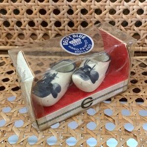 New In Box Pair of Miniature Delft Holland Blue White Ceramic Clogs